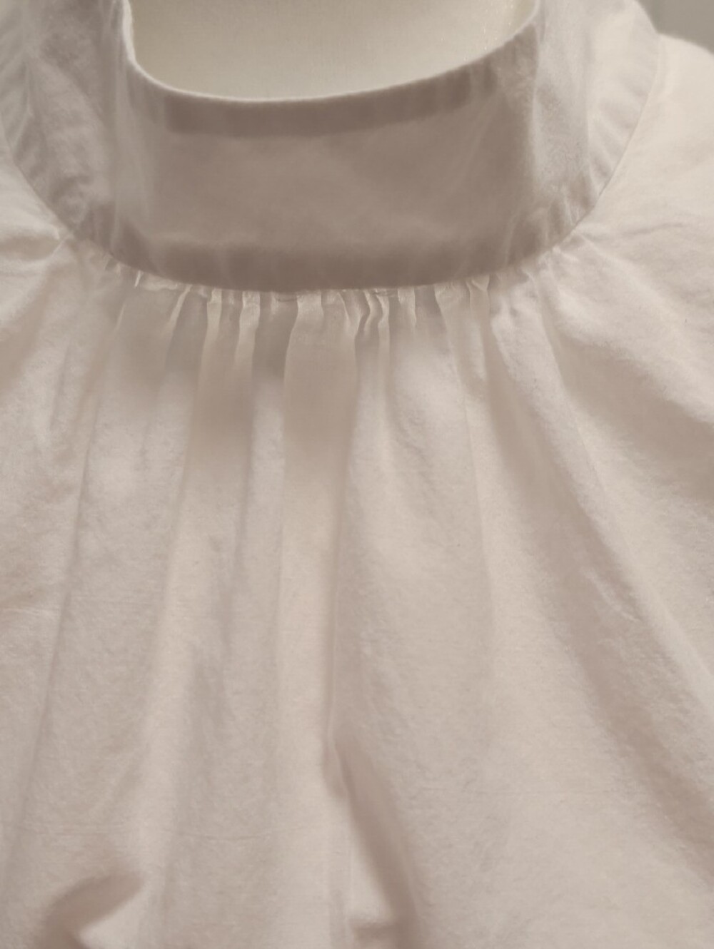 MADISON STUDIO Size 18W- Pre-Owned Stunning White Sleeveless Eyelet Neck Top - Picture 4 of 10